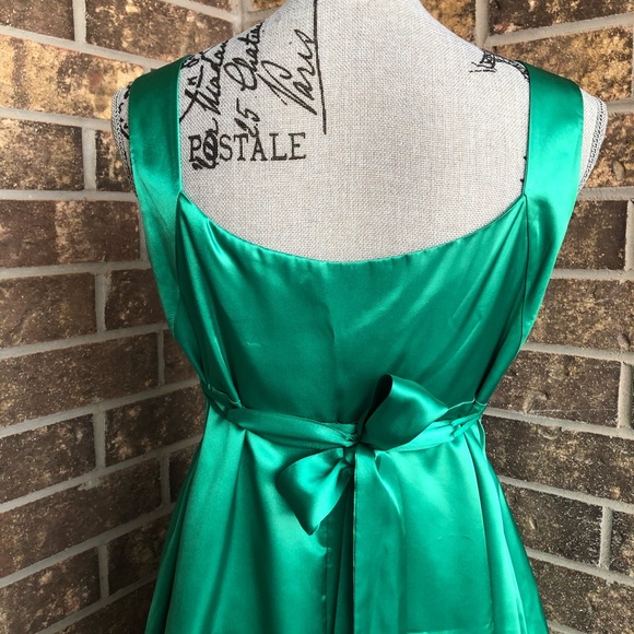 Emerald Green Dress - Picture 5 of 10